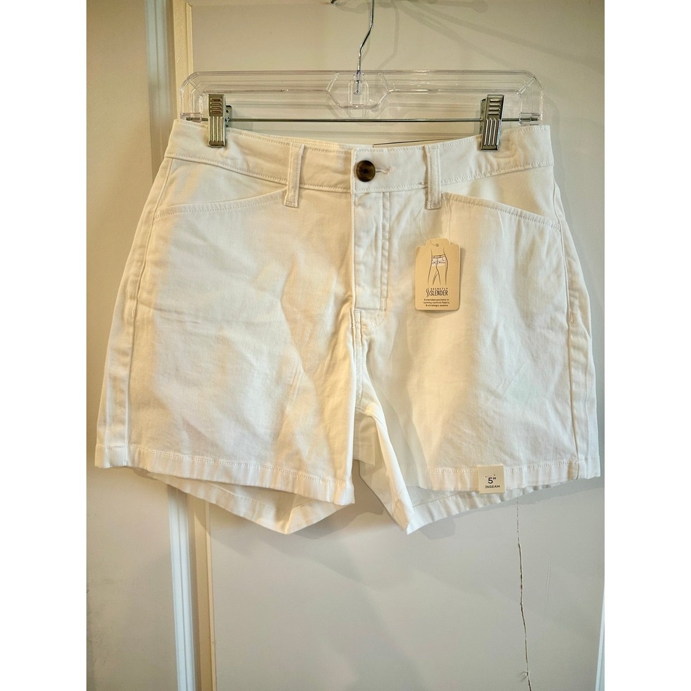 St. John's Bay White Shorts 5" NEW Women's size 6 Mid-Rise Secretly Slender